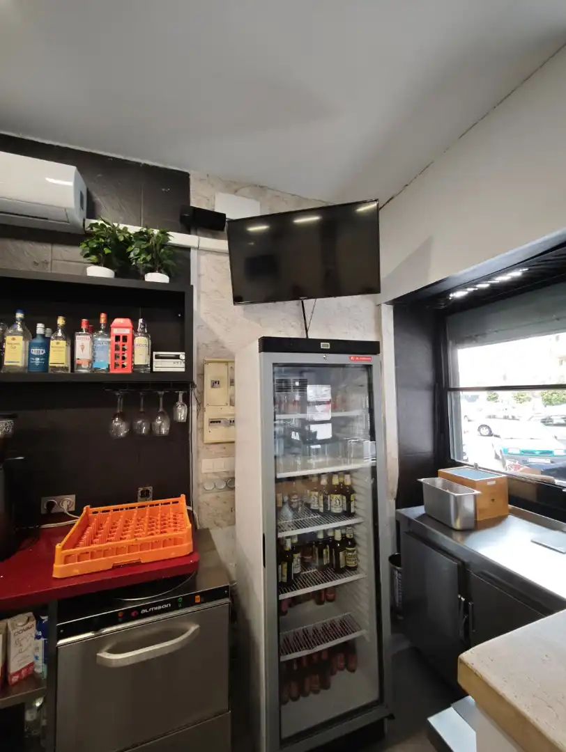 Cocina de Local en venta en San Juan de Aznalfarache con Aire acondicionado, Terraza y Amueblado