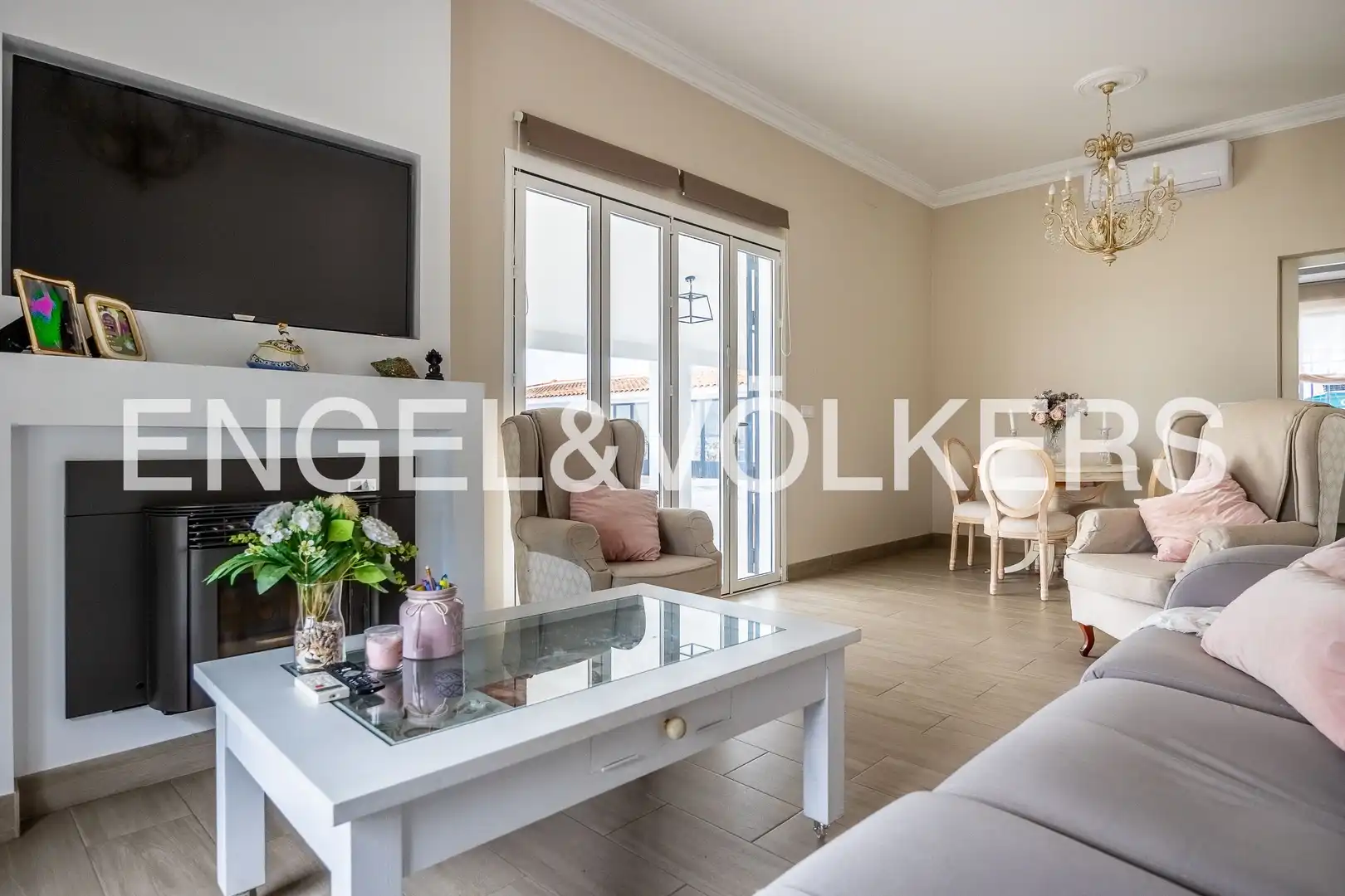 Sala de estar de Finca rústica en venta en Lora del Río con Aire acondicionado, Calefacción y Jardín privado