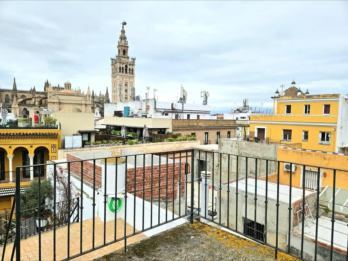Vista exterior de Casa o chalet en venta en Sevilla con Aire acondicionado, Calefacción y Terraza