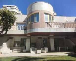 Vista exterior de Dúplex en venda en Marbella amb Jardí privat, Parquet i Traster