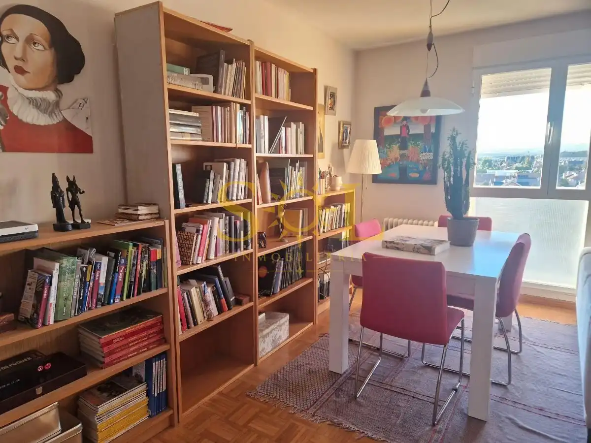 Sala d'estar de Pis en venda en León Capital  amb Calefacció, Traster i Moblat