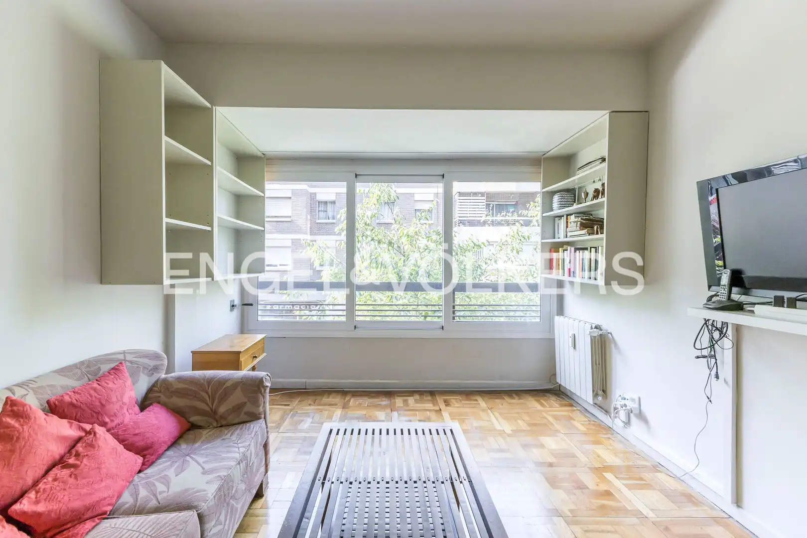Living room of Flat for sale in Madrid  with Heating, Private garden and Parquet flooring