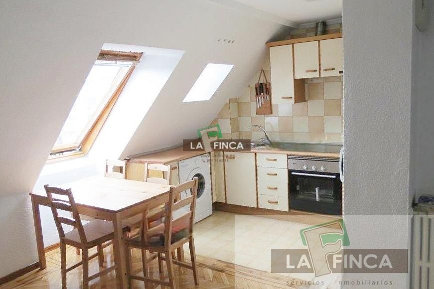 Cocina de Apartamento en venta en Oviedo  con Calefacción