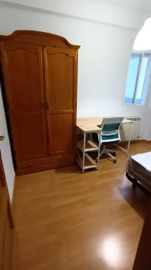 Habitación de Piso de alquiler en Granada con Aire acondicionado, Calefacción y Amueblado