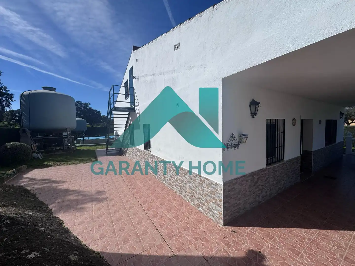 Vista exterior de Casa o xalet en venda en Cáceres amb Calefacció, Jardí privat i Traster