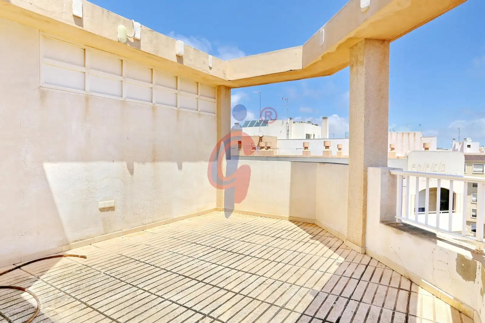 Terrasse von Dachboden zum Verkauf in Guardamar del Segura mit Terrasse, Abstellraum und Möbliert