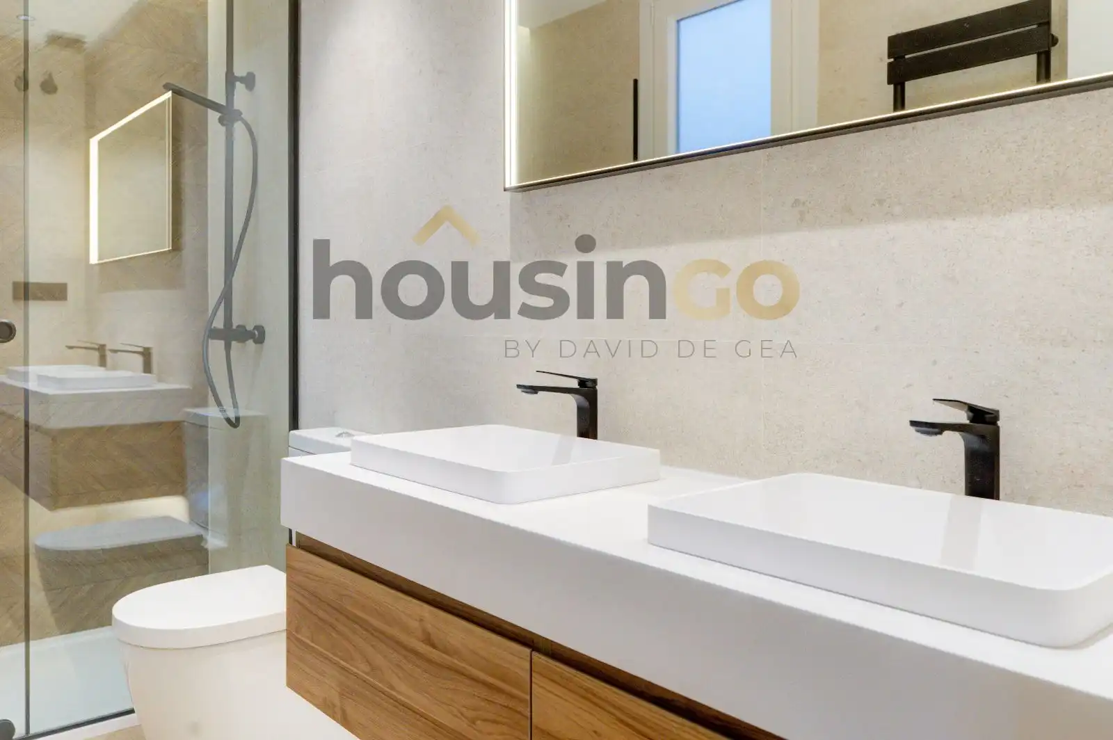 Bathroom of Flat for sale in Madrid  with Air Conditioner, Heating and Oven