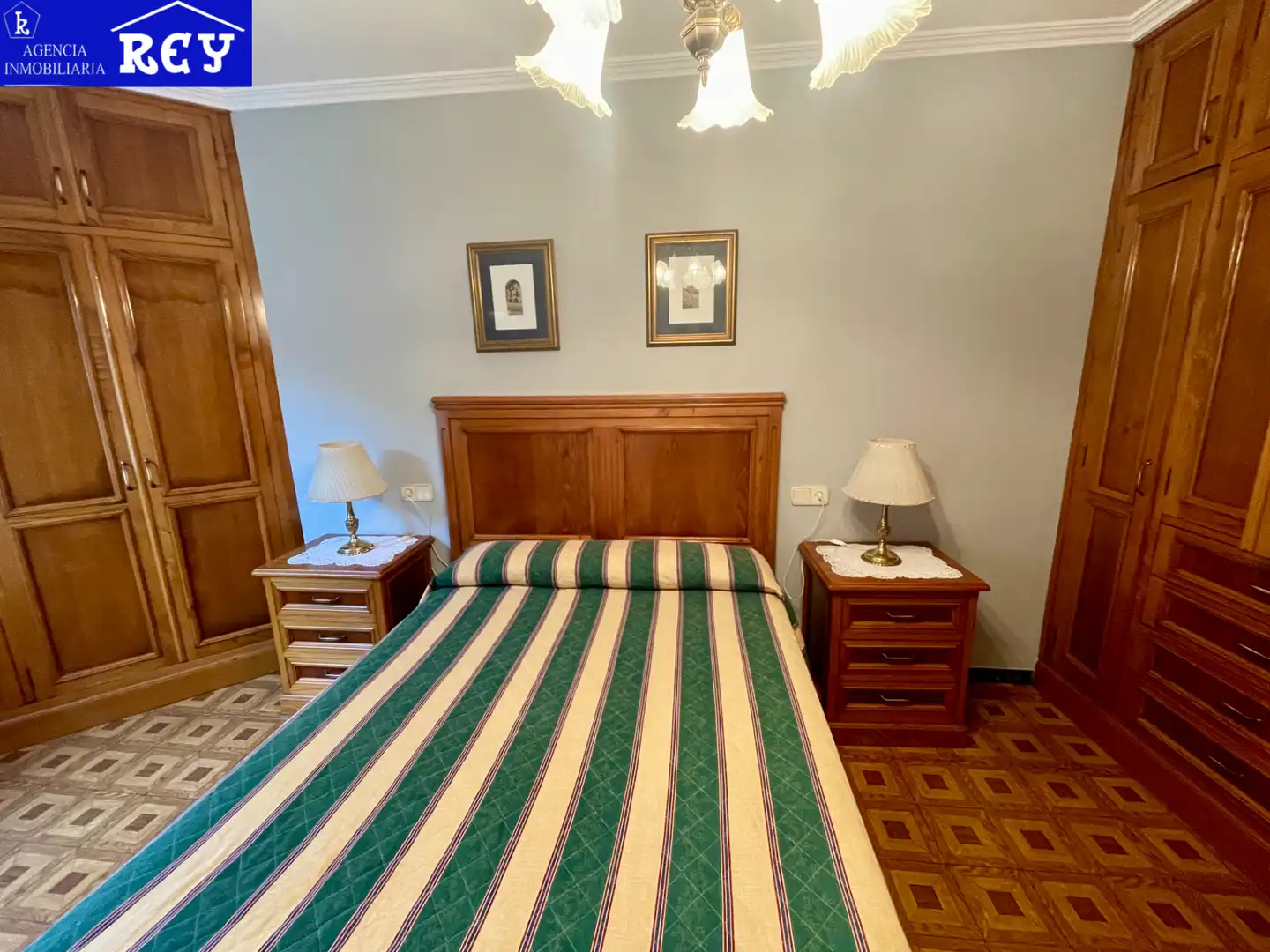Dormitori de Pis en venda en Santiago de Compostela  amb Calefacció, Traster i Moblat
