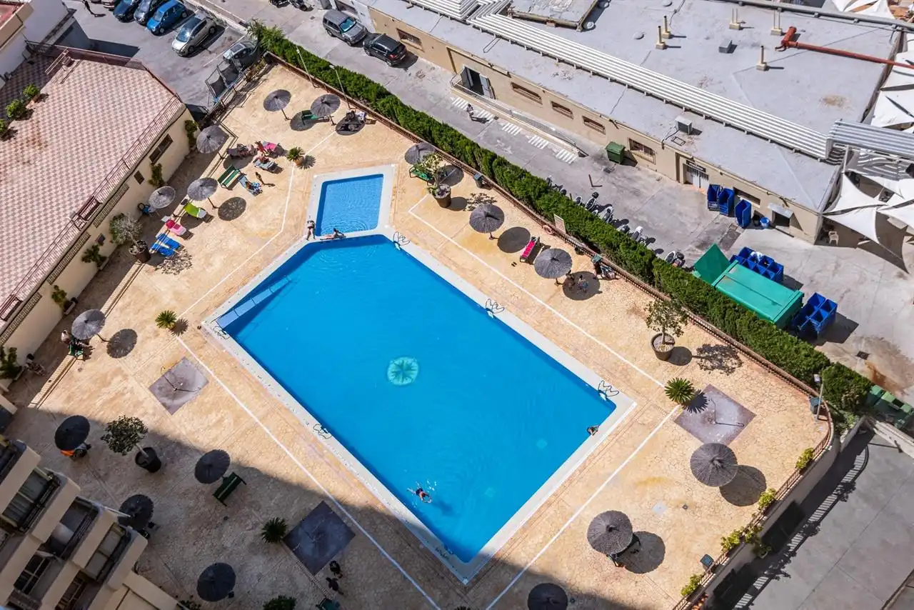 Piscina de Pis en venda en Benidorm amb Piscina i Moblat