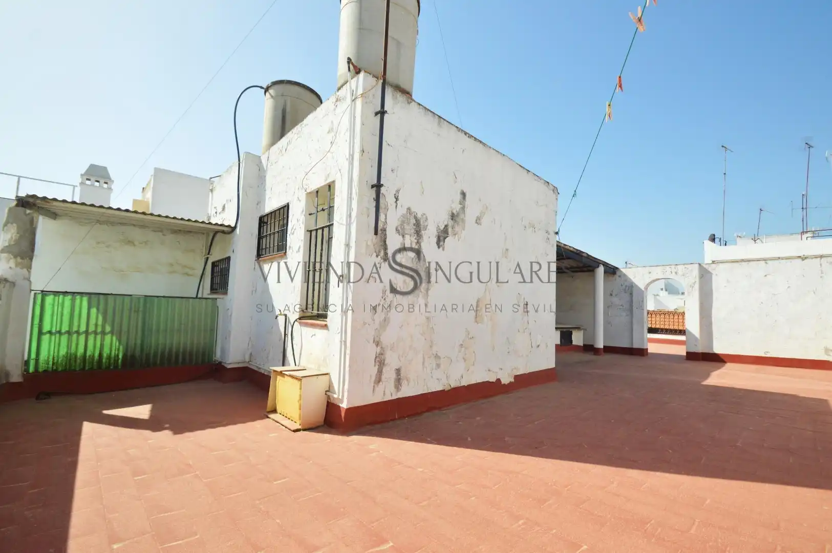 Vista exterior de Casa o xalet en venda en Sevilla amb Terrassa, Traster i Balcó