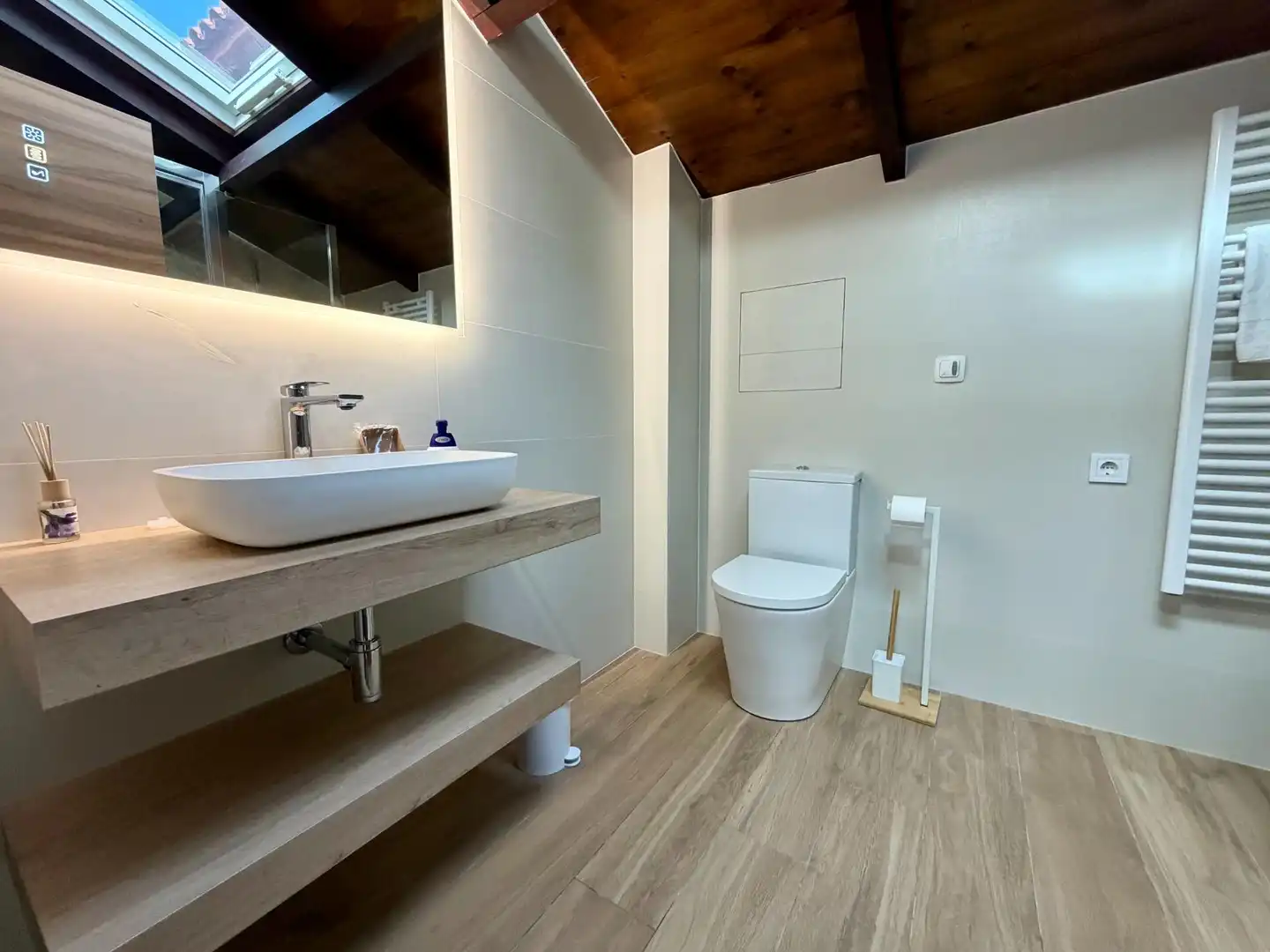 Badezimmer von Maisonette zur Miete in Miengo mit Heizung, Privatgarten und Terrasse
