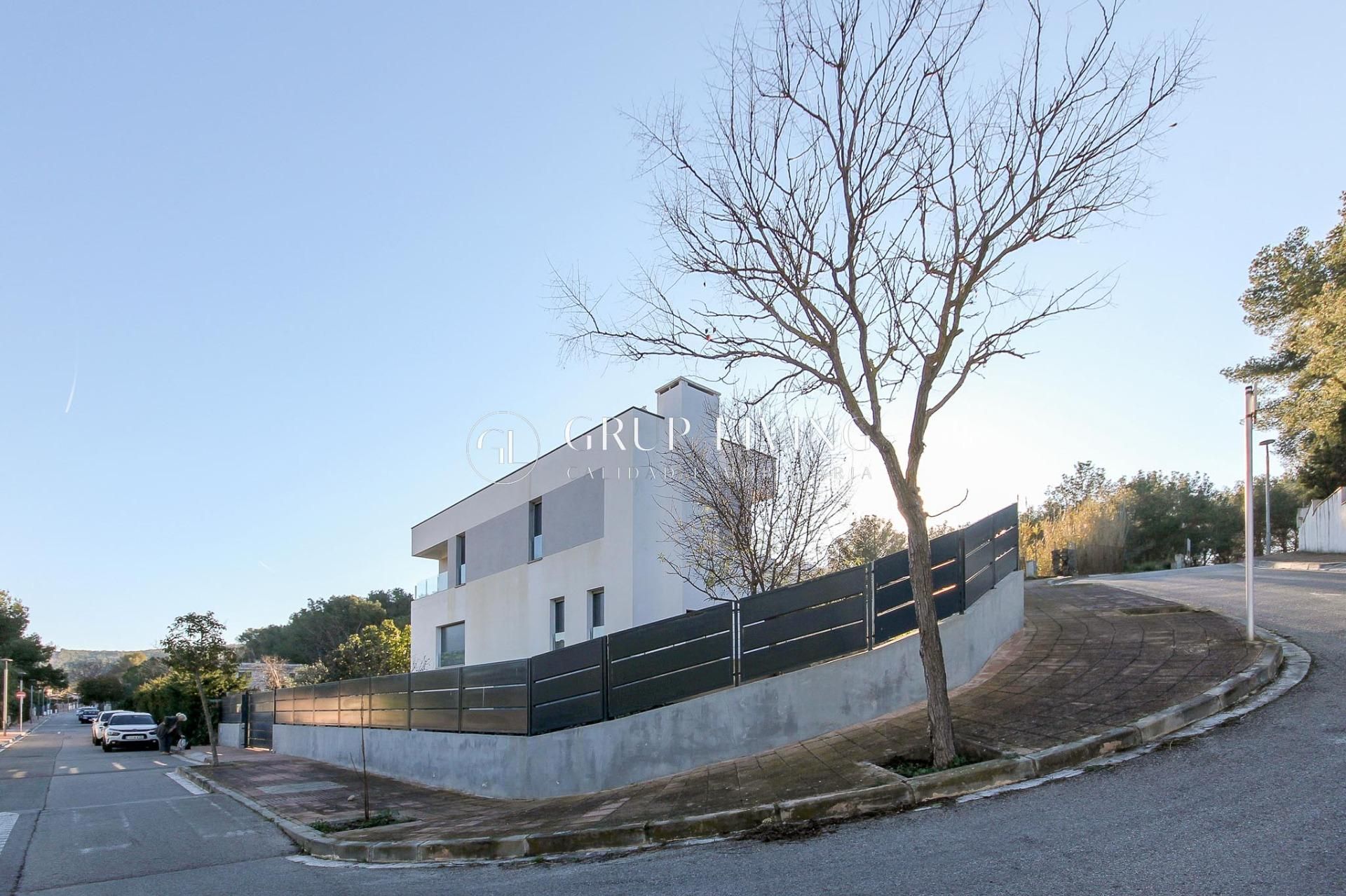 Exterior view of House or chalet for sale in Sant Pere de Ribes  with Air Conditioner, Heating and Private garden