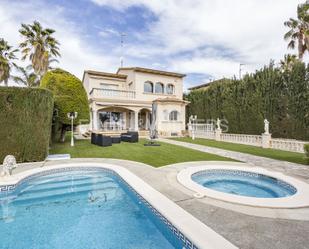 Vista exterior de Casa o xalet en venda en El Vendrell amb Calefacció, Jardí privat i Terrassa