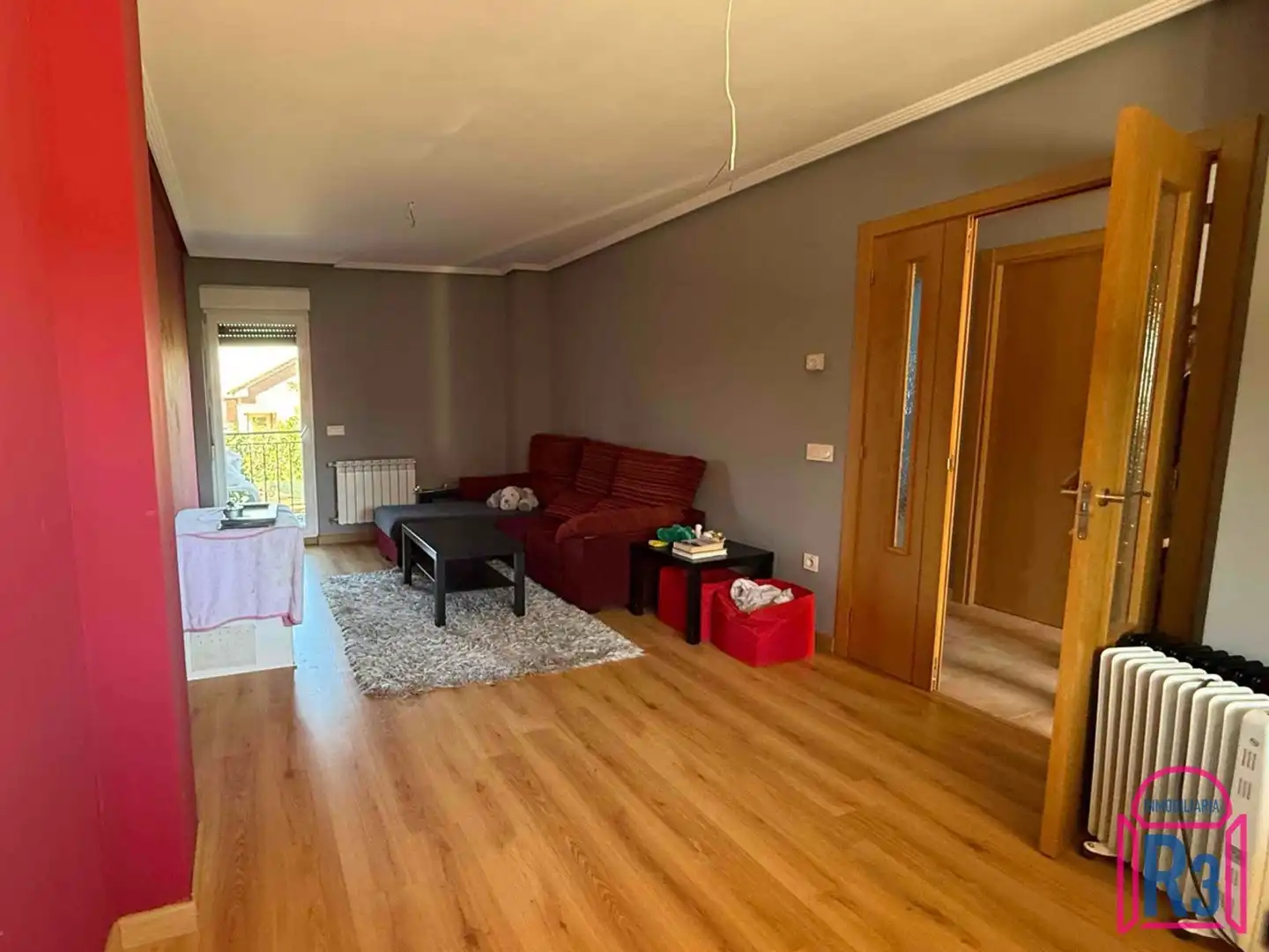 Sala d'estar de Casa adosada en venda en Onzonilla amb Calefacció i Traster