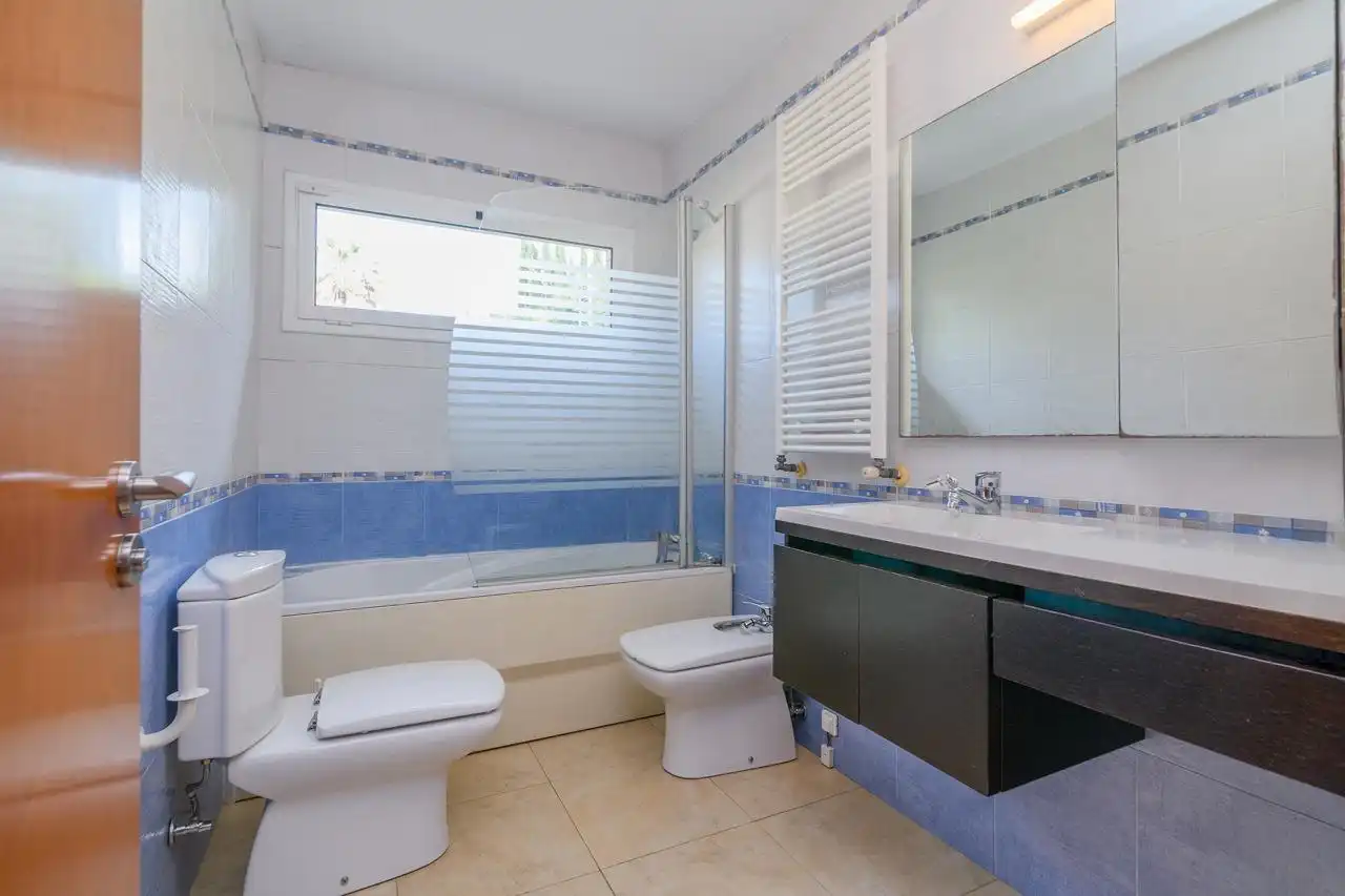 Bathroom of Houses for sale in Sabadell  with Air Conditioner, Heating and Terrace