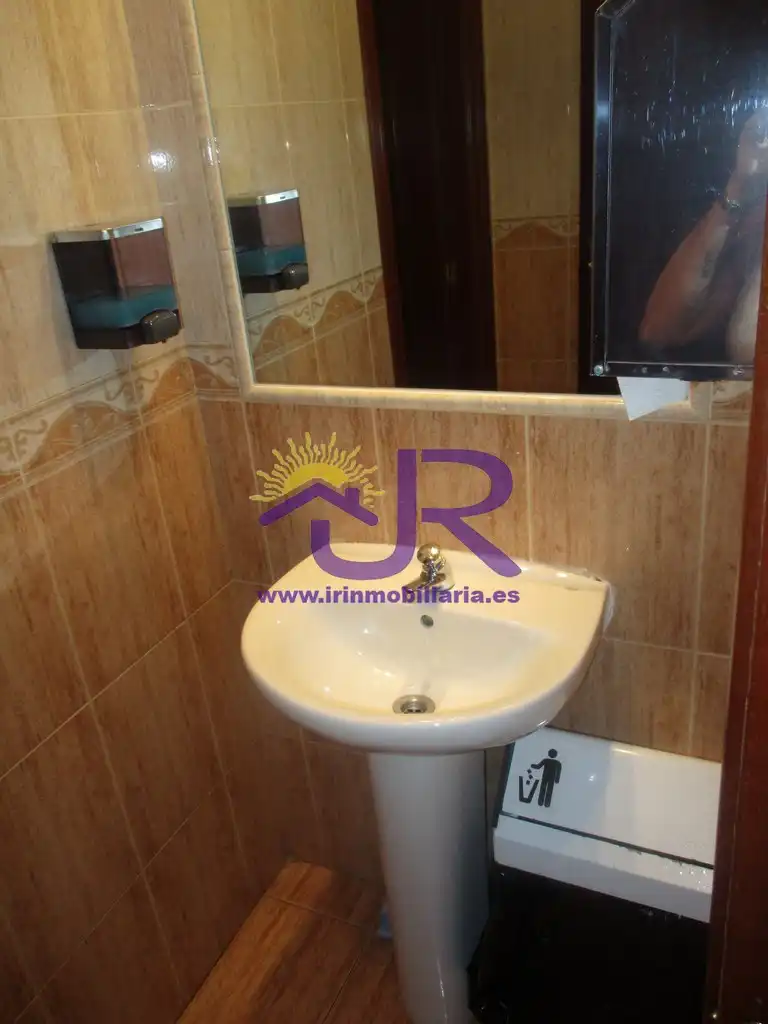 Local comercial en venta en Casco Urbano, imagen 4