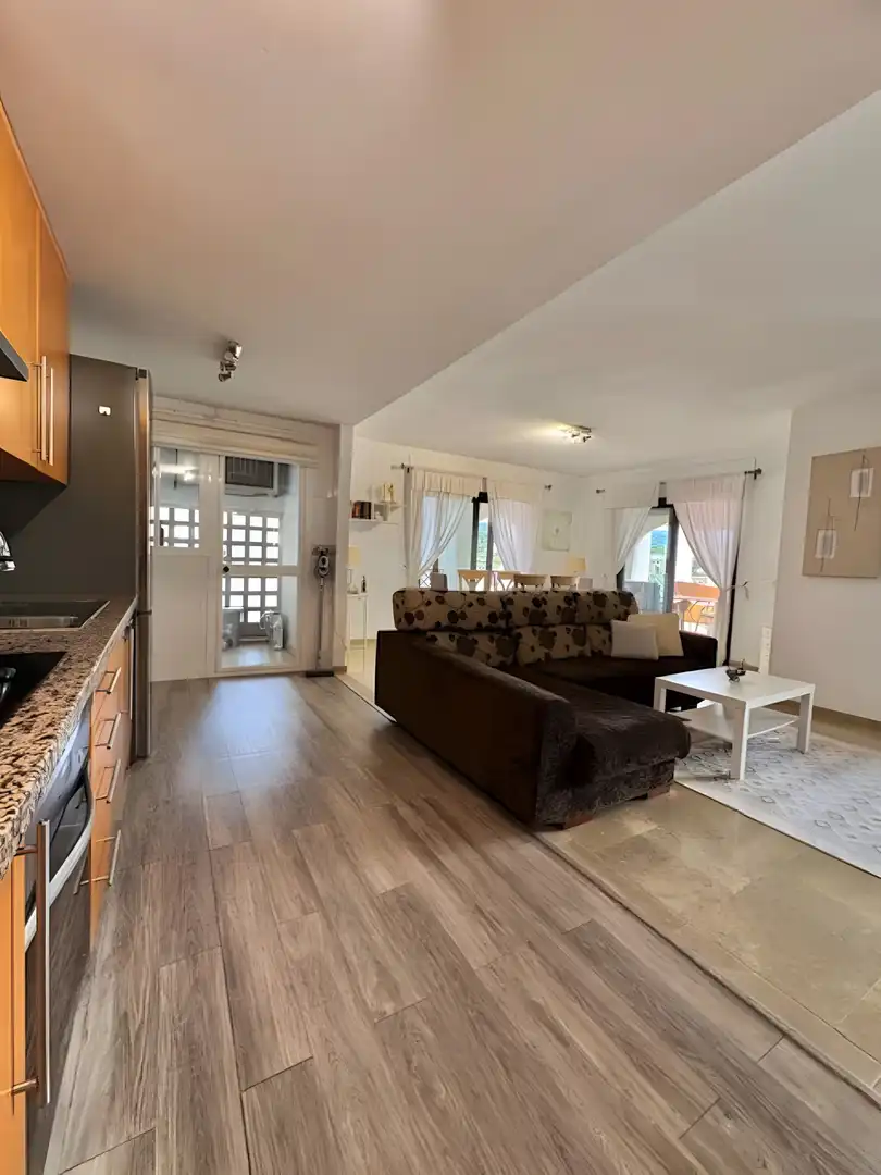 Wohnzimmer von Dachboden zum Verkauf in Marbella mit Klimaanlage, Terrasse und Schwimmbad