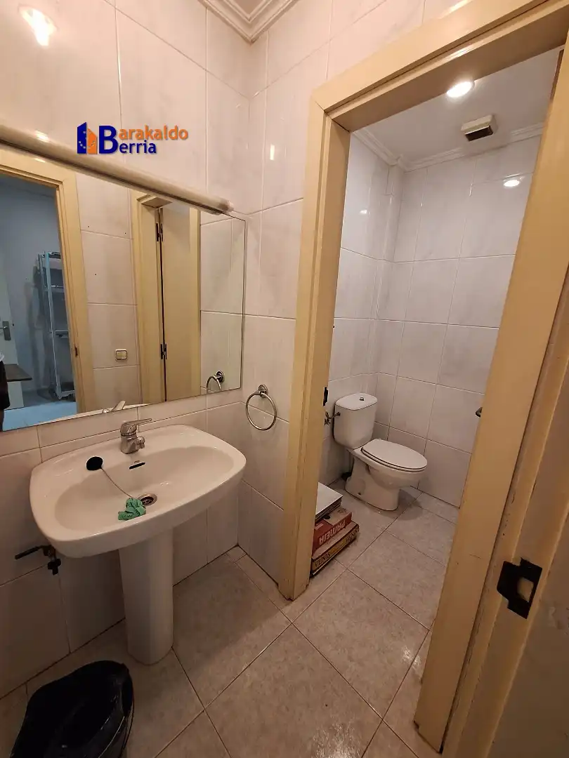Bany de Local de lloguer en Barakaldo 