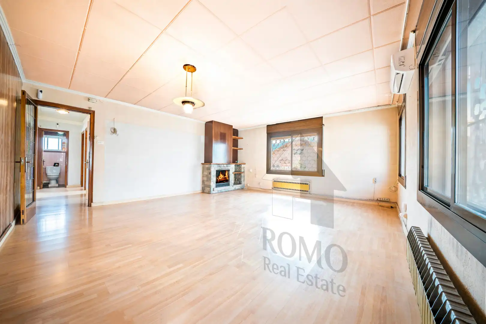 Sala de estar de Casa o chalet en venta en Santa Perpètua de Mogoda con Aire acondicionado, Calefacción y Jardín privado