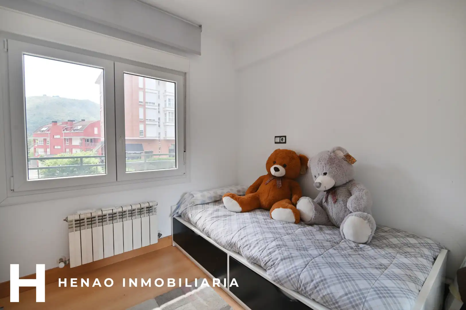 Dormitori de Pis en venda en Alonsotegi amb Calefacció, Terrassa i Moblat