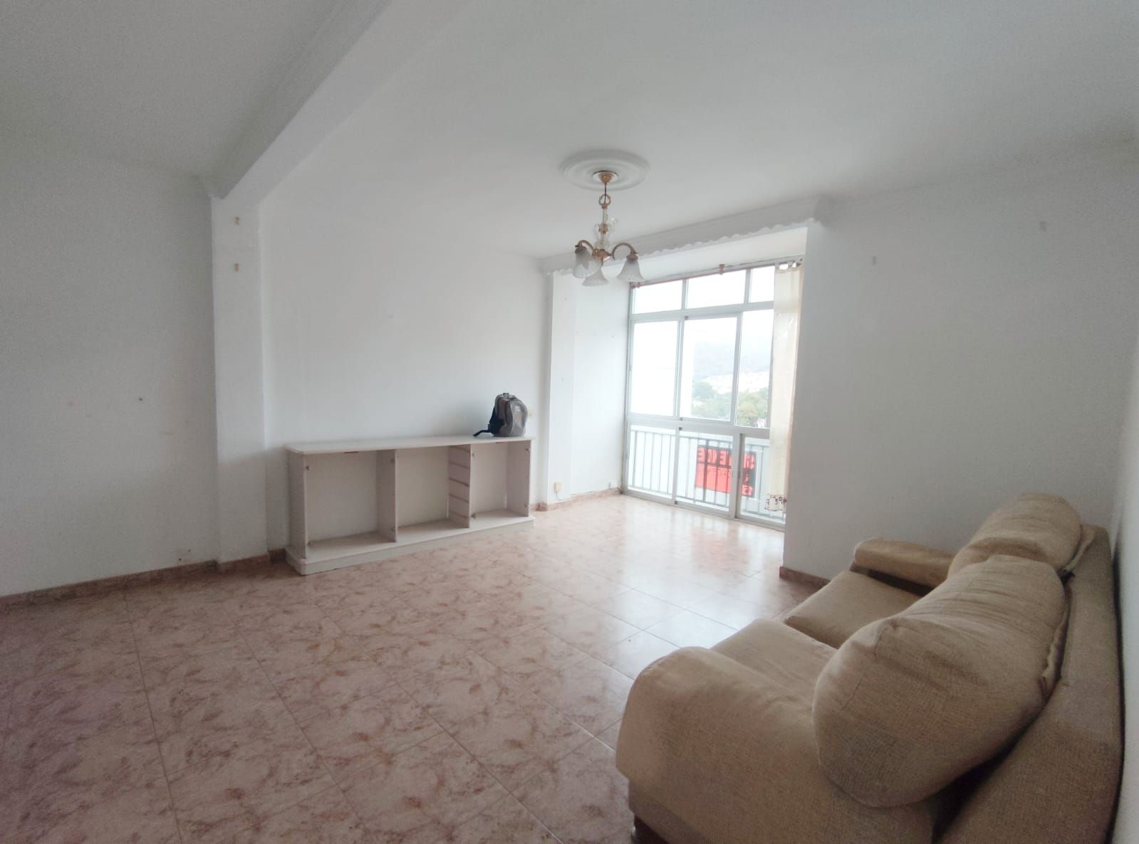 Living room of Flat for sale in Estepona  with Oven and Microwave
