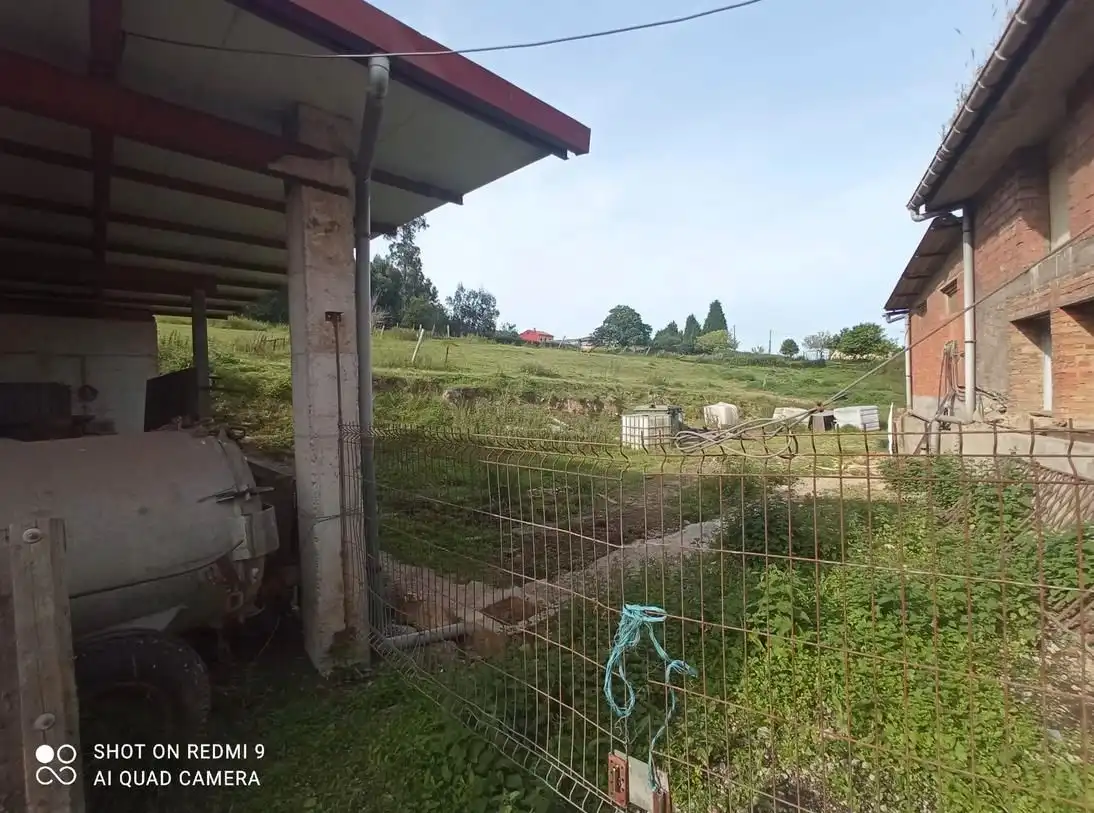 Haus oder Chalet zum Verkauf in Gijón  mit Heizung, Privatgarten und Abstellraum