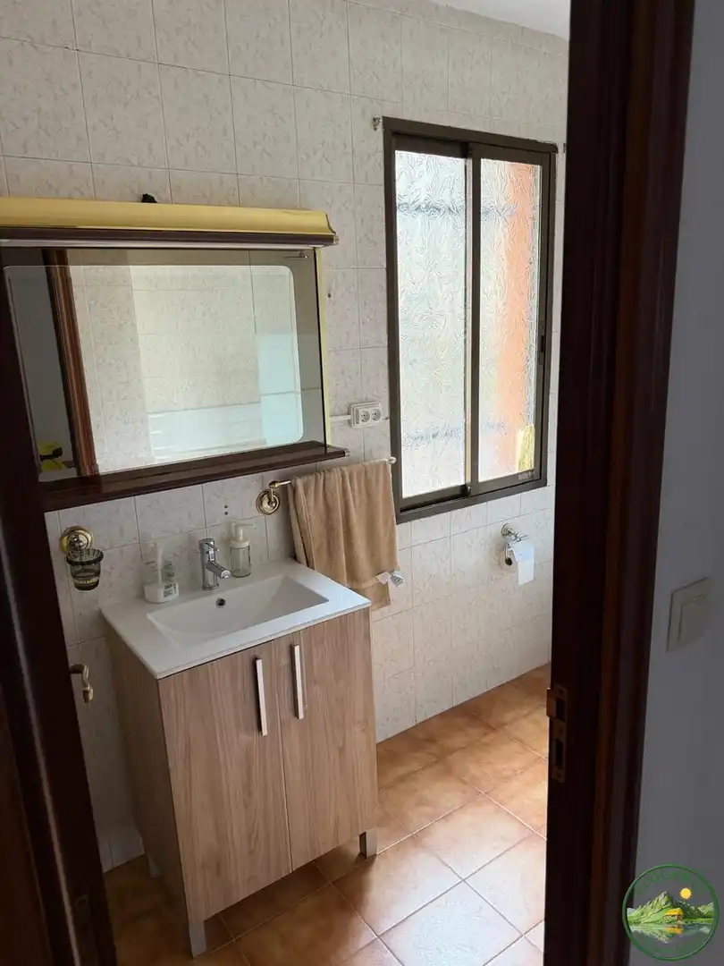 Bathroom of Houses for sale in Trabadelo  with Heating, Private garden and Parquet flooring