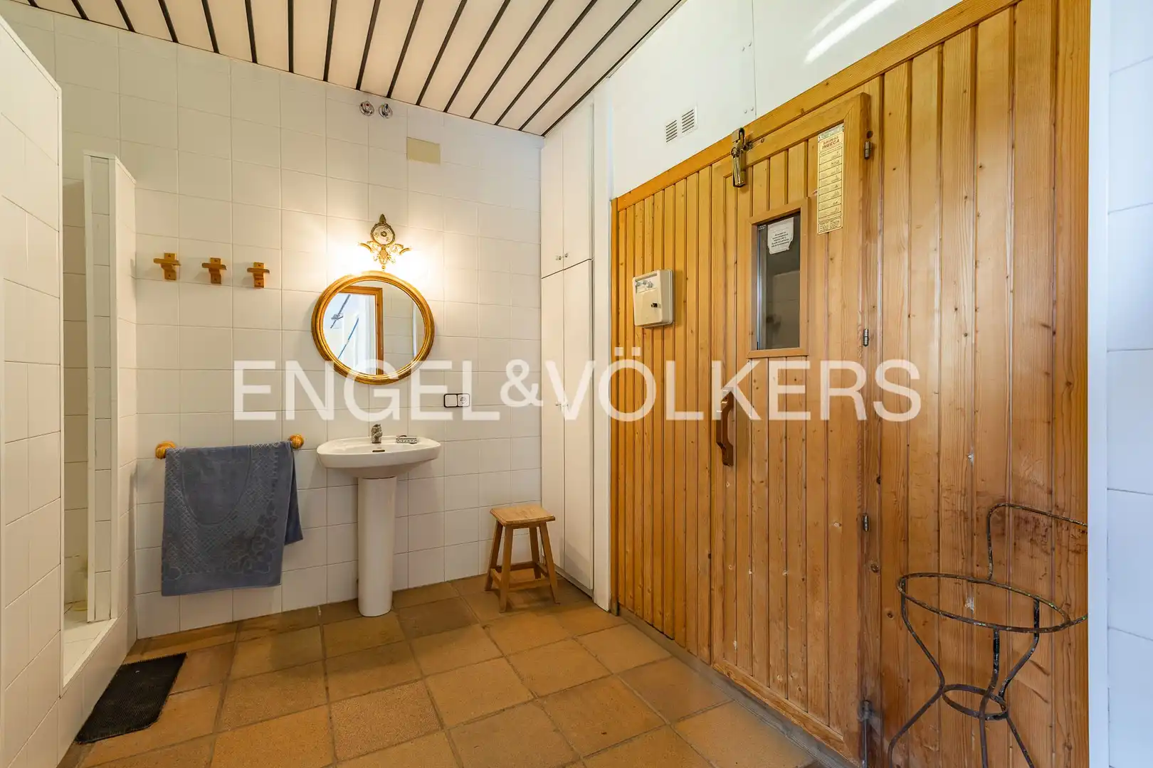 Bathroom of Houses for sale in Terrassa  with Air Conditioner, Heating and Private garden
