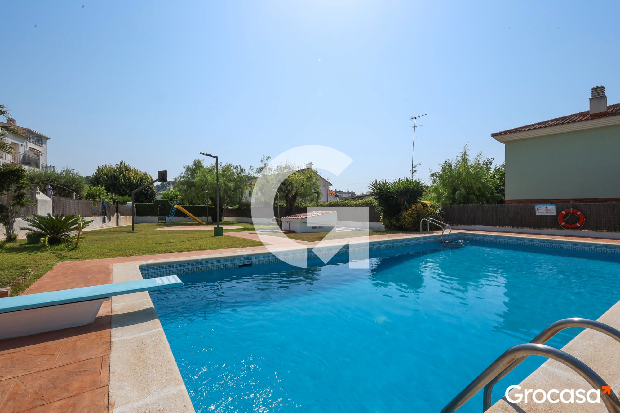 Piscina de Casa adosada en venda en Cunit amb Jardí privat, Terrassa i Traster