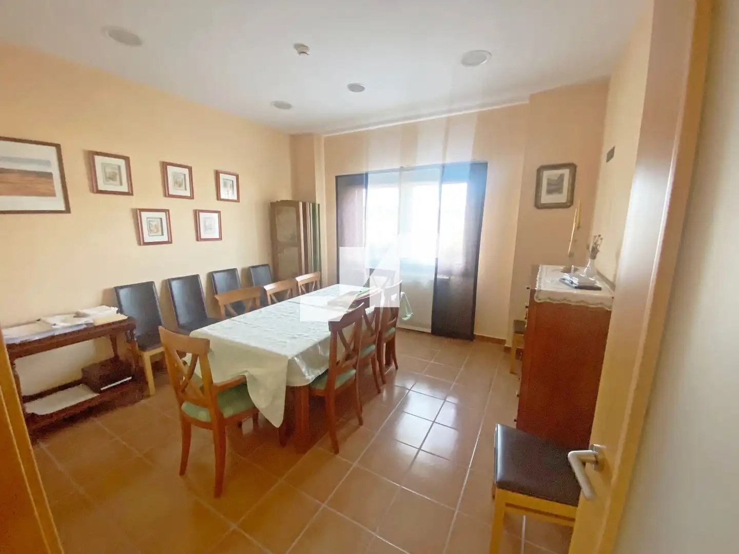 Comedor de Edificio en venta en Orea