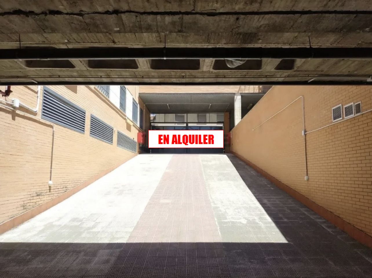 Parking of Apartments for rent in Ciudad Real Capital  with Air Conditioner, Heating and Swimming Pool