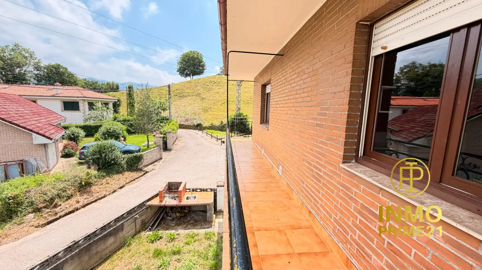 Vista exterior de Casa o chalet en venta en Corvera de Toranzo con Parquet y Balcón