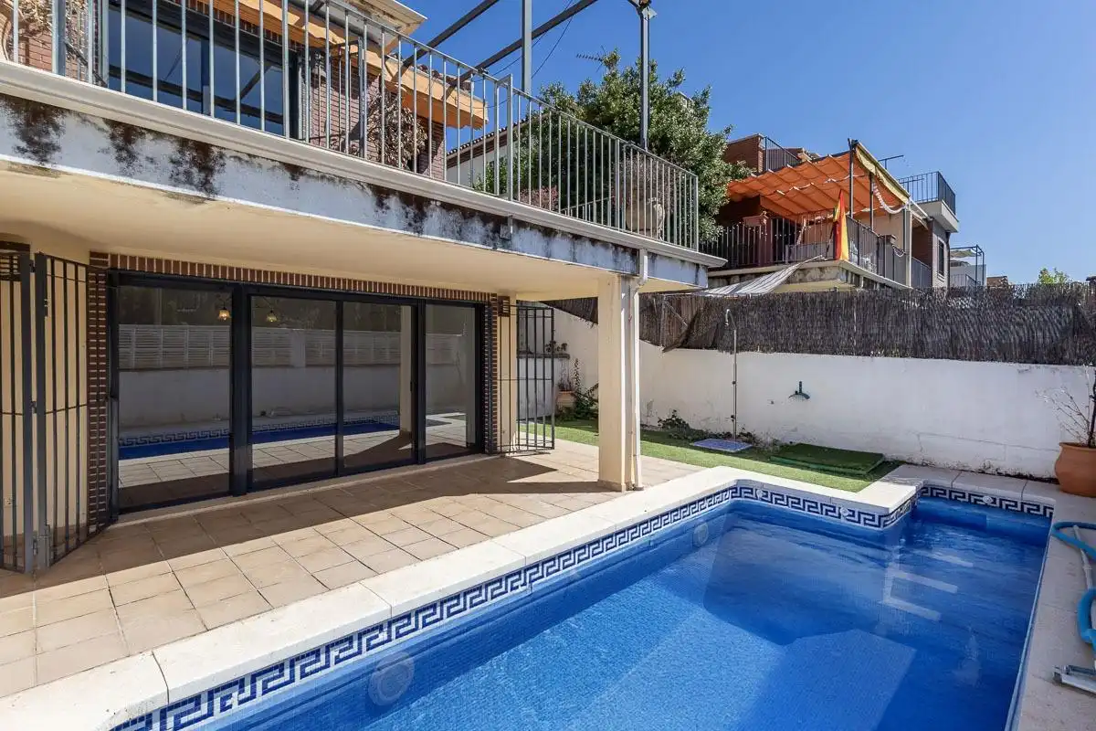Piscina de Casa o xalet en venda en Albolote amb Aire condicionat, Jardí privat i Terrassa