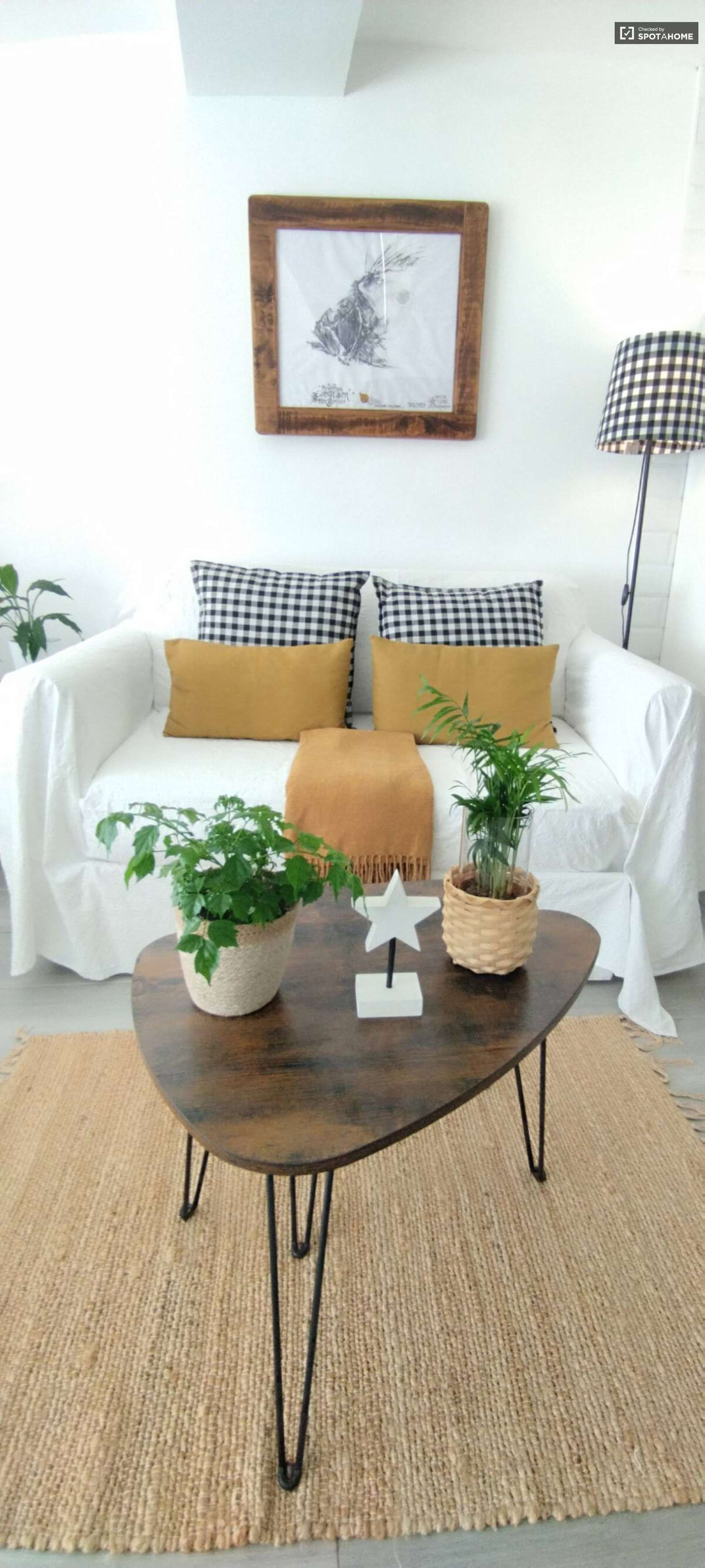 Sala de estar de Apartamento para compartir en Bermeo con Aire acondicionado, Terraza y Amueblado