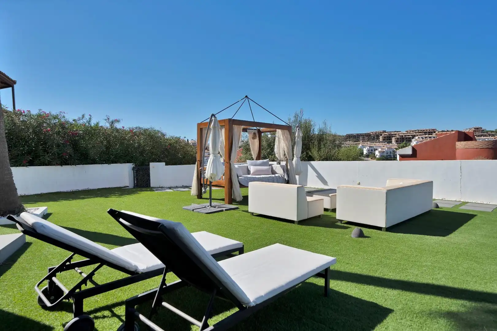Terraza de Casa o chalet en venta en La Alcaidesa con Terraza, Trastero y Piscina
