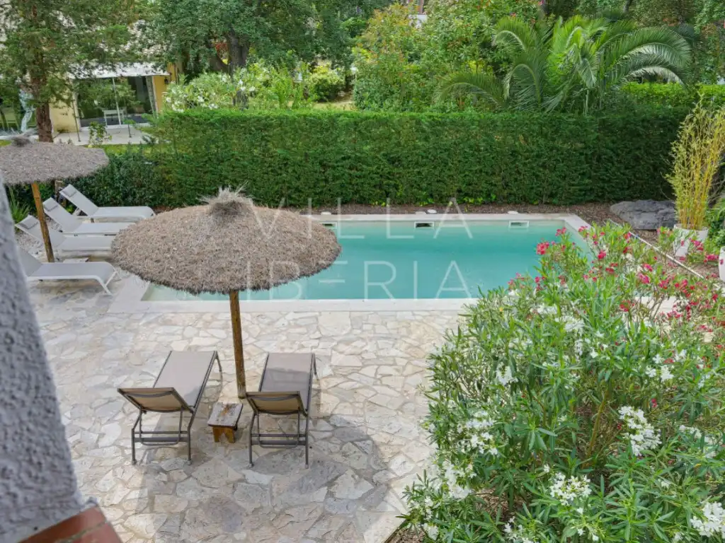 Schwimmbecken von Haus oder Chalet zum Verkauf in Santa Cristina d'Aro mit Klimaanlage, Heizung und Privatgarten