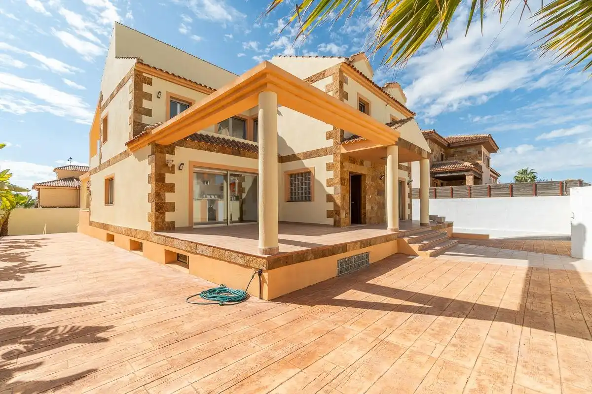 Villa mit Terrasse zum Verkauf in Calle Meridiano, imagen 3