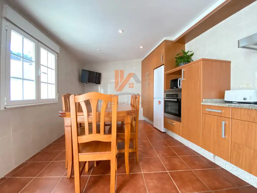 Cuina de Casa o xalet en venda en Ribeira amb Jardí privat i Forn