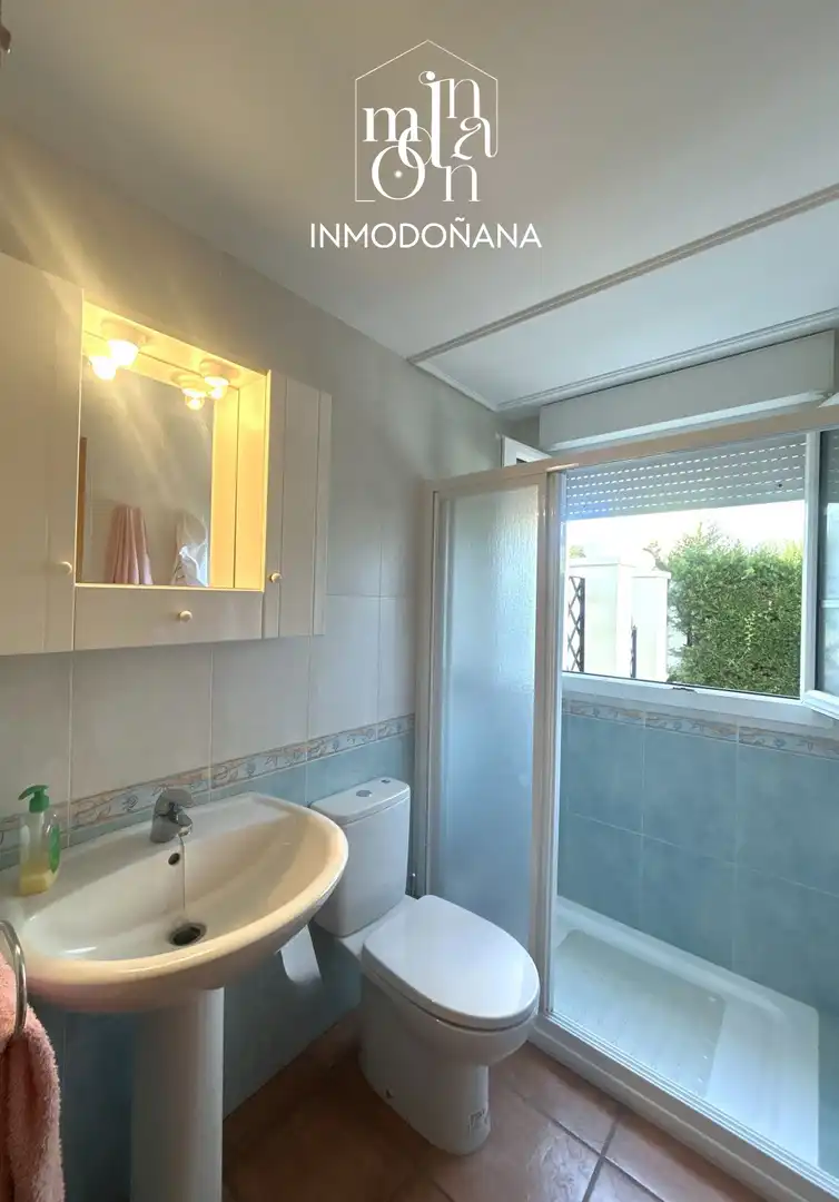 Badezimmer von Einfamilien-Reihenhaus zum Verkauf in Almonte mit Klimaanlage, Heizung und Terrasse