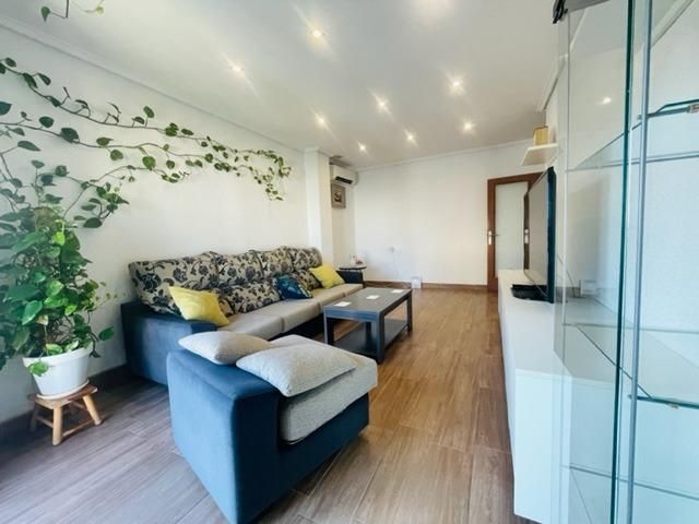 Living room of Flat to rent in Elche / Elx  with Air Conditioner, Heating and Balcony