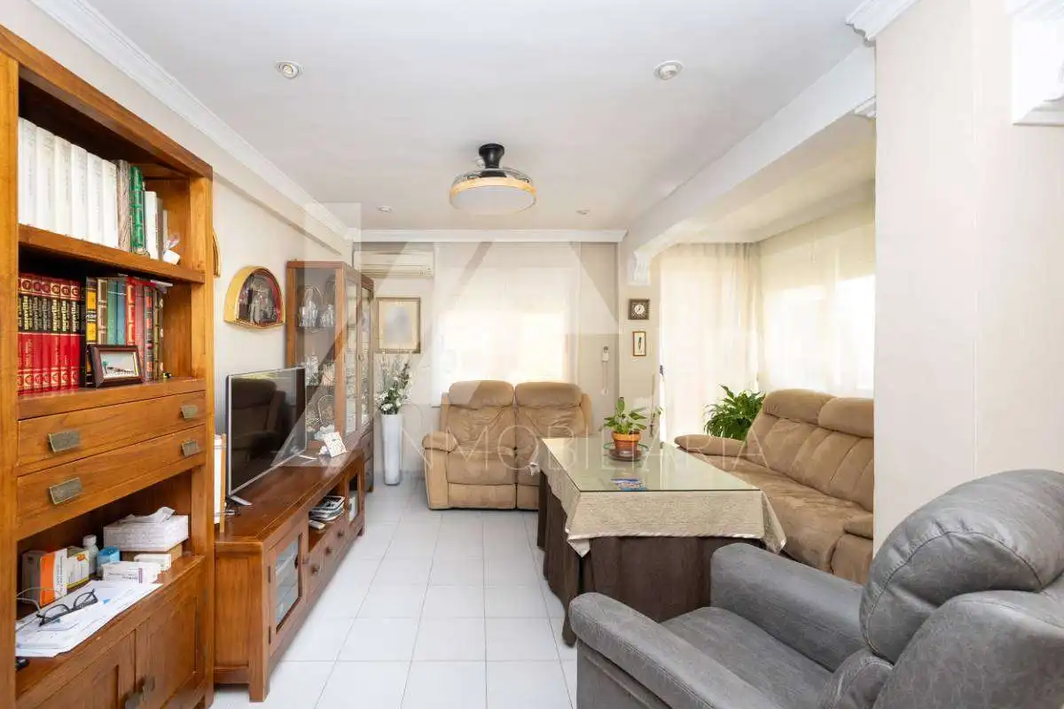 Wohnzimmer von Wohnung zum Verkauf in Granada mit Klimaanlage, Heizung und Terrasse