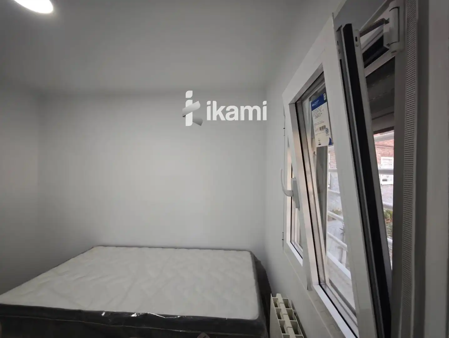 Habitación de Piso en venta en Madrid con Calefacción, Jardín privado y Amueblado