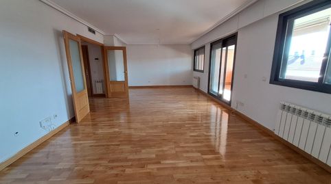 Foto 3 de Ático de alquiler en Calle Rosales, Zona Monte El Pilar, Majadahonda