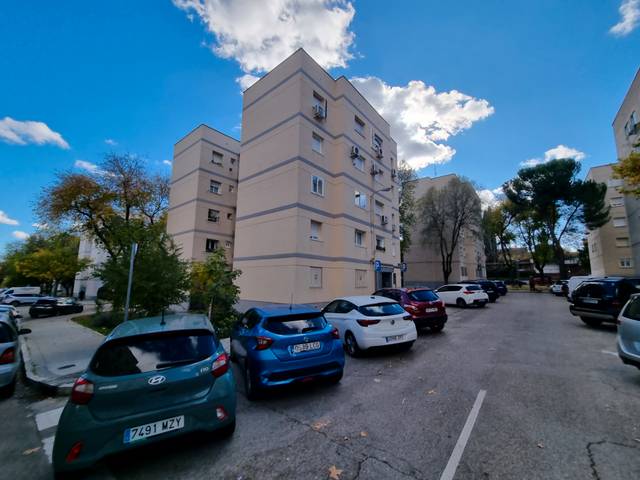 Piso en Venta en Calle de Vélez Rubio en Apóstol Santiago