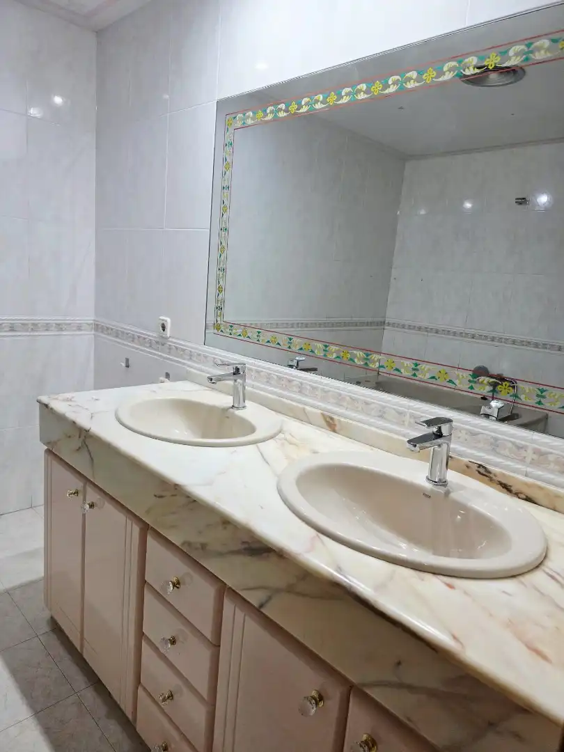 Baño de Casa adosada en venta en Valencia con Aire acondicionado, Terraza y Trastero