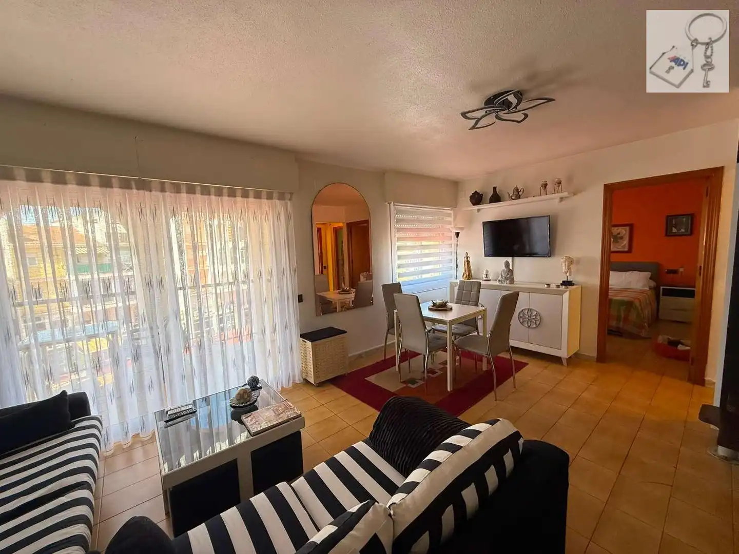 Sala d'estar de Apartament en venda en Torrevieja amb Aire condicionat, Terrassa i Moblat