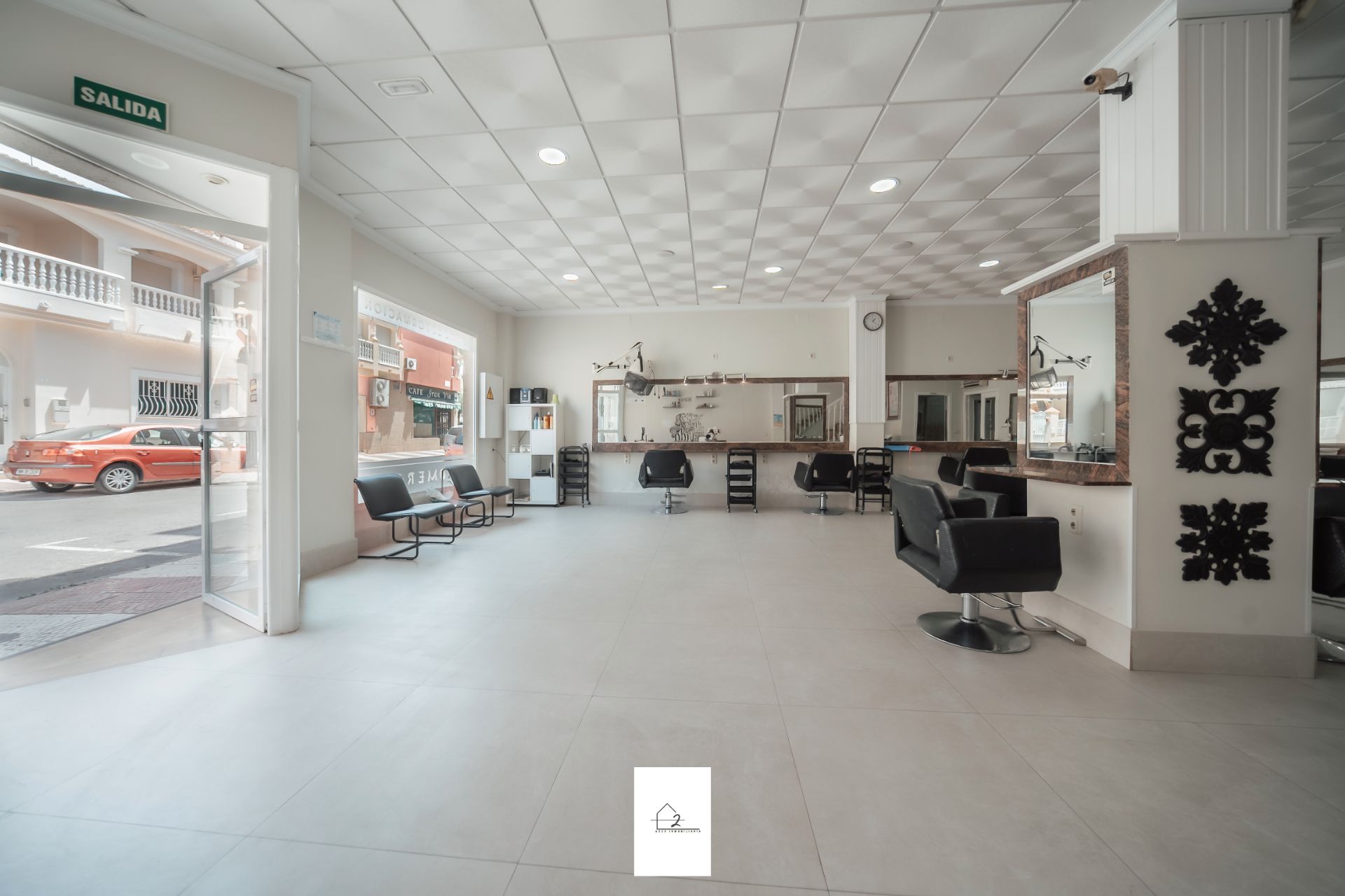 Premises for sale in Roquetas de Mar  with Air Conditioner and Furnished