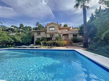 Chalet con piscina en venta en Mijas pueblo