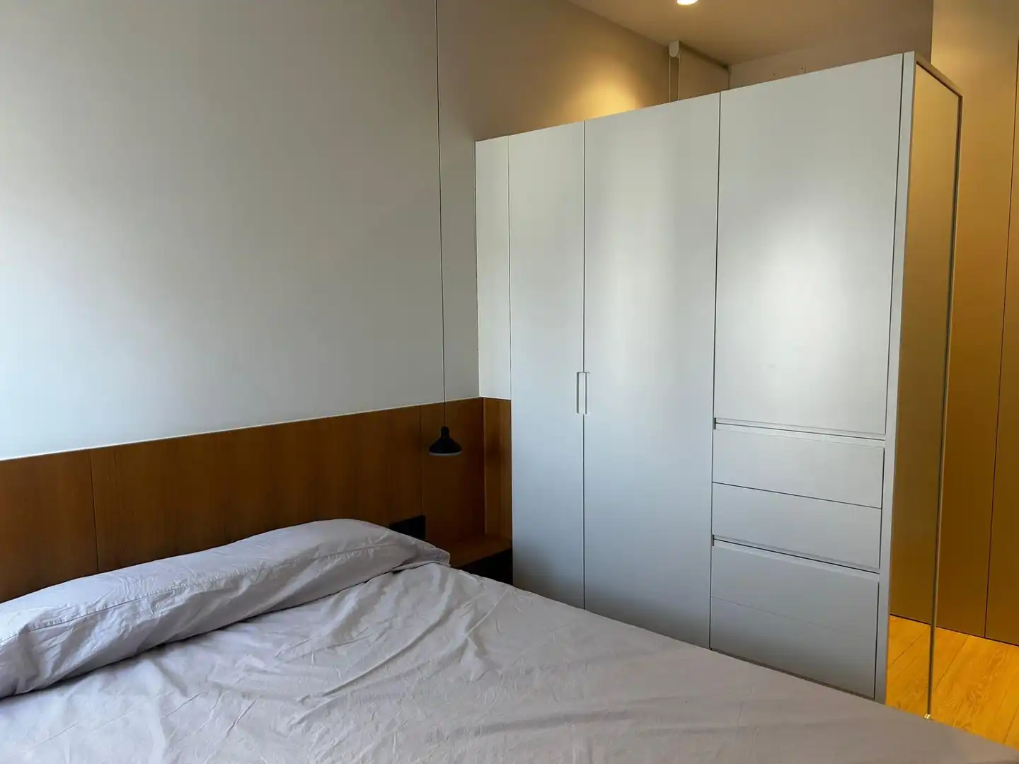 Dormitori de Apartament de lloguer en Madrid amb Aire condicionat, Calefacció i Moblat