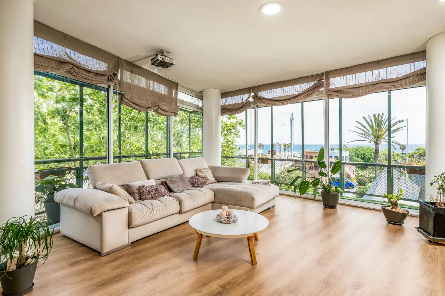 Sala de estar de Piso en venta en Barcelona con Aire acondicionado, Calefacción y Jardín privado